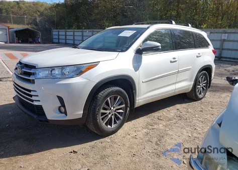 2017 Toyota Highlander Xle z USA, uszkodzony, nr VIN 5TDJZRFH1HS458893